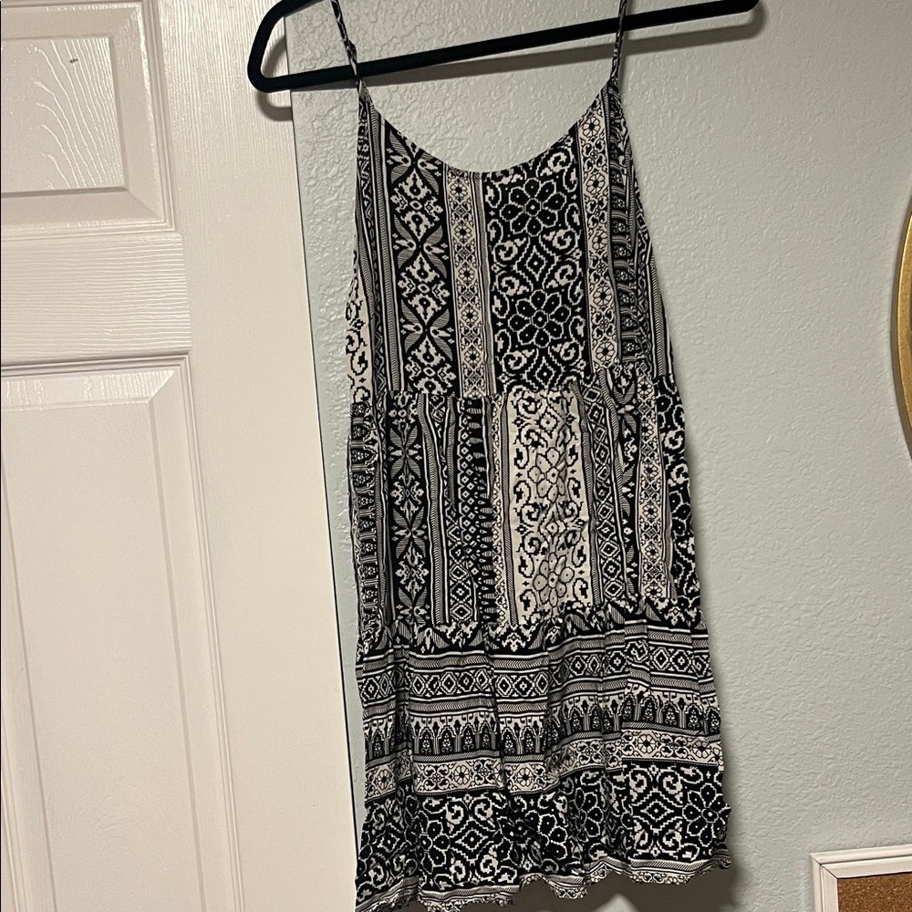 Black and White Patterned Women's Top